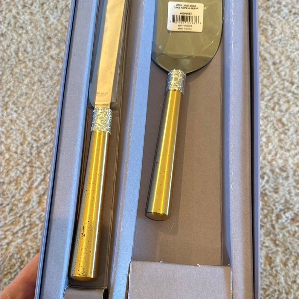 Vera Wang Elegant Gold Cake Serving Set